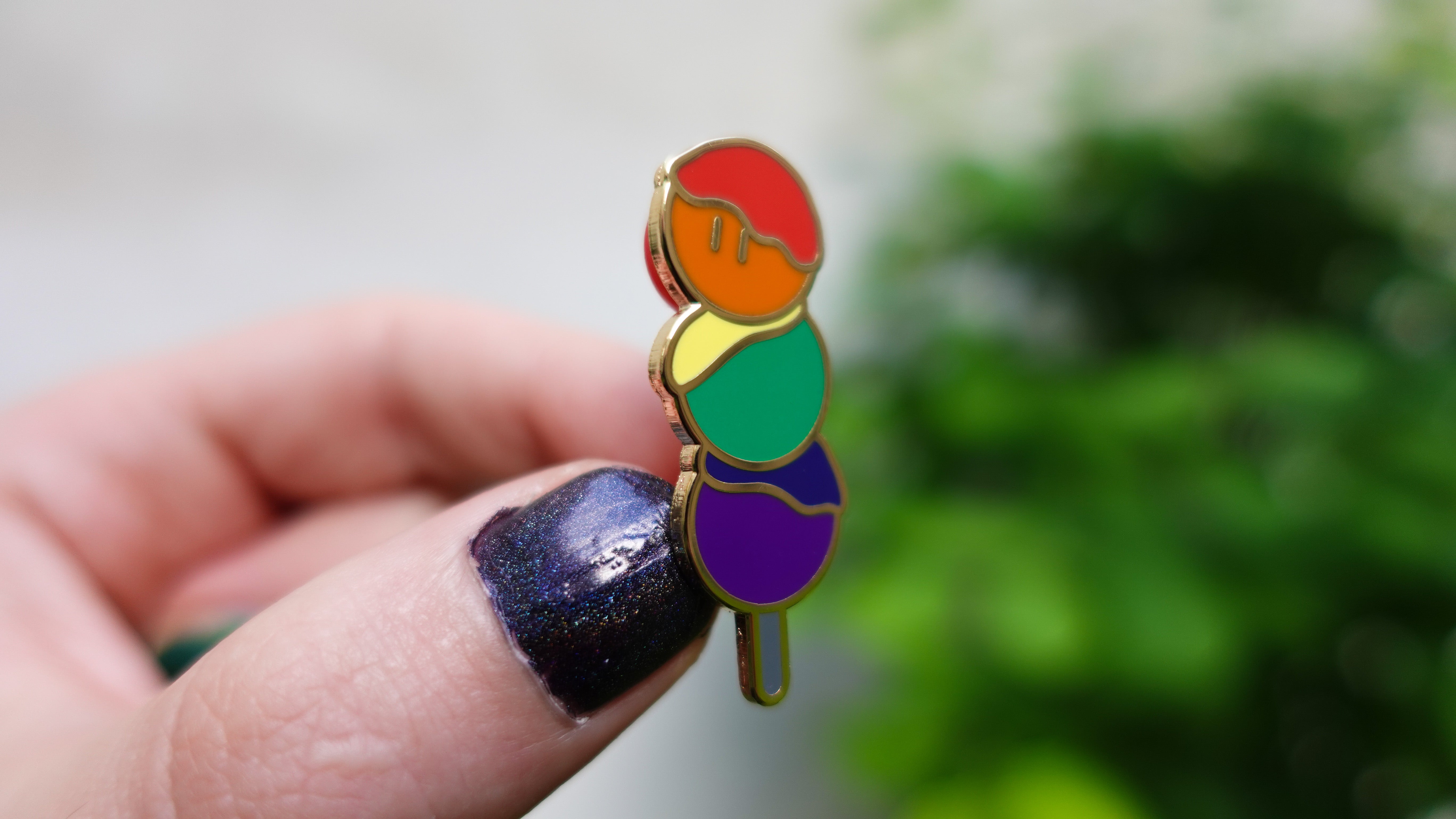 kabujiro-pride-dango-emaille-pin-gay-rainbow-40mm image 3