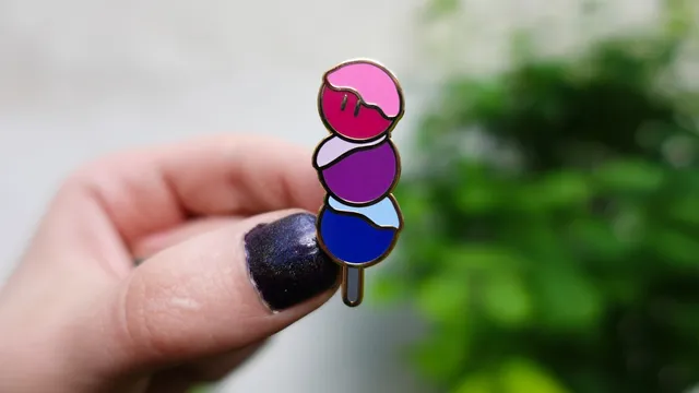 kabujiro-pride-dango-emaille-pin-bisexual-40mm-gold image 1