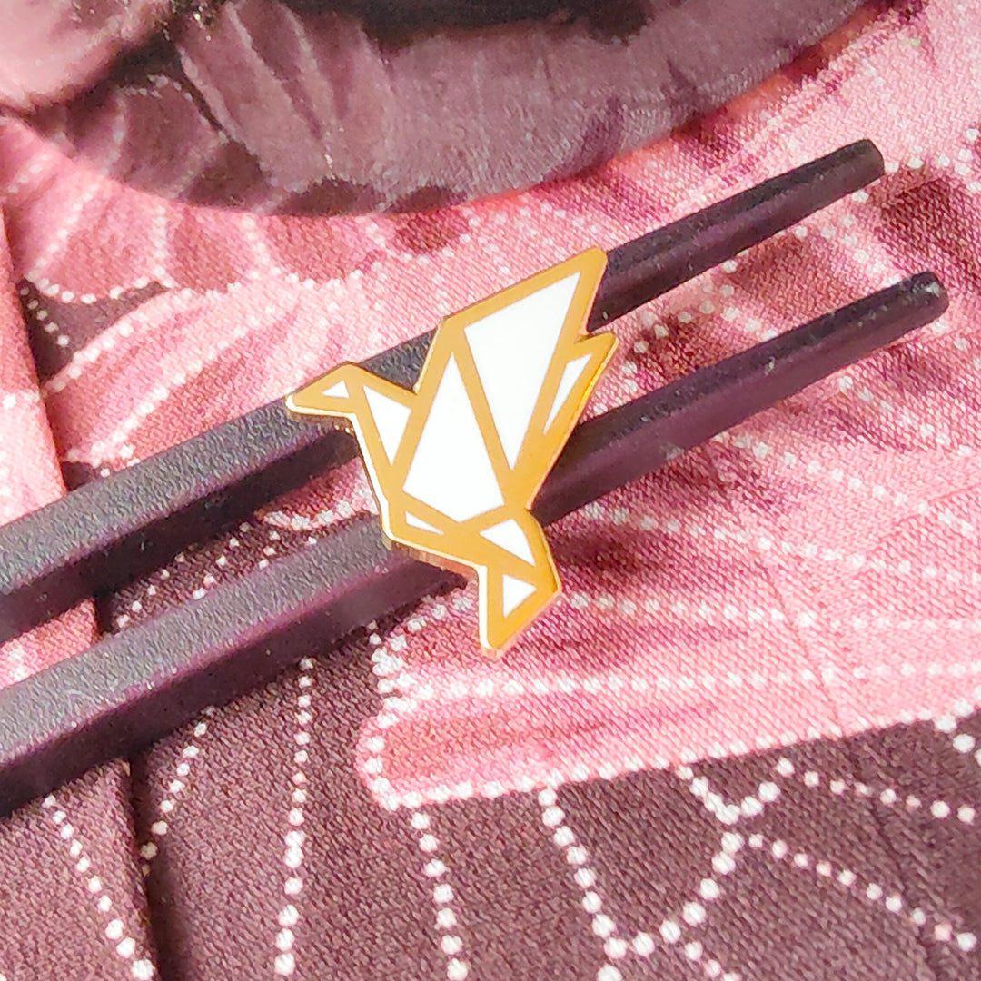 katzenjammerpins-origami-crane-emaille-pin-wei-standard image 7