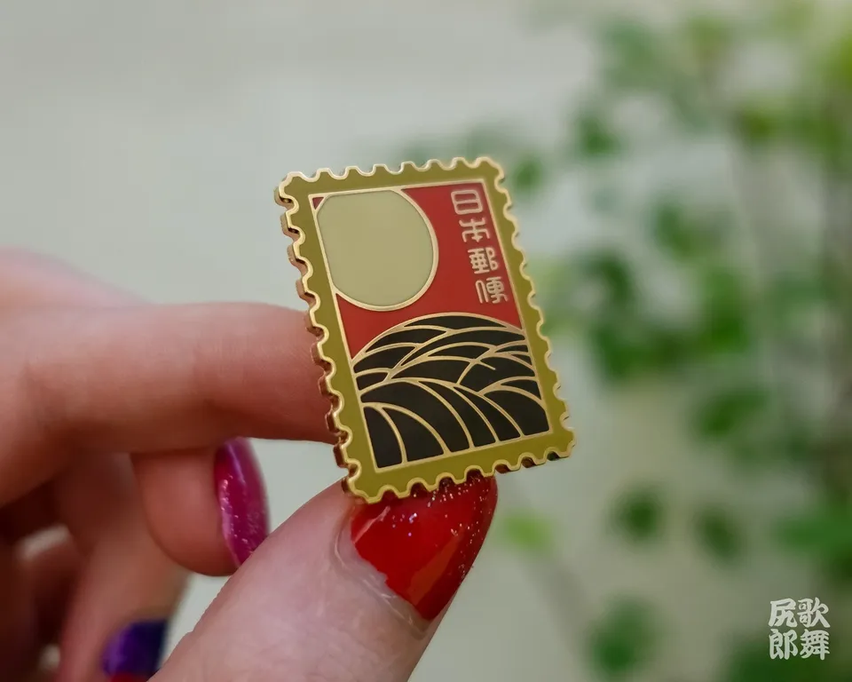 kabujiro-hanafuda-pin-full-moon-emaille-35mm-gold image 1