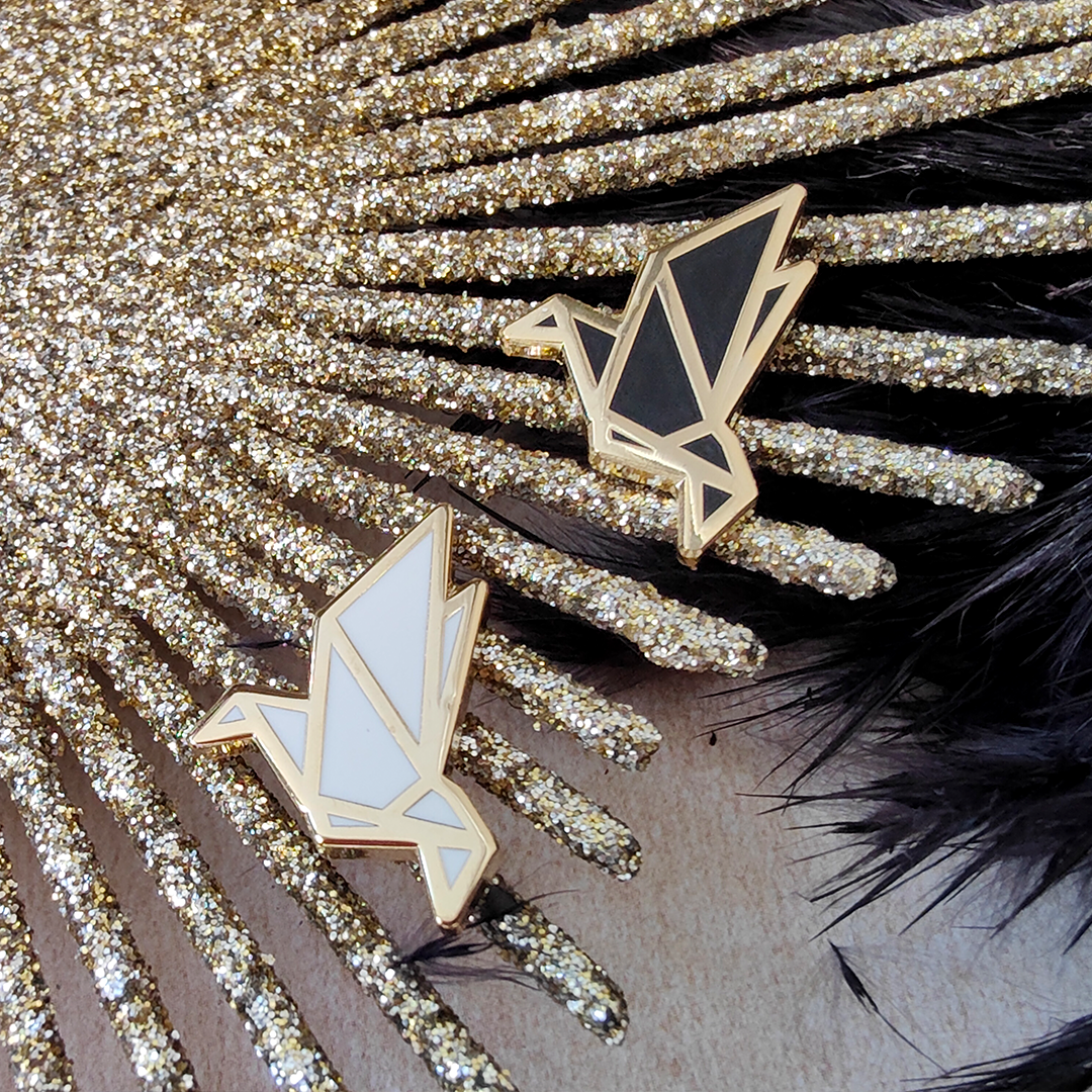 katzenjammerpins-origami-crane-emaille-pin-wei-standard image 5