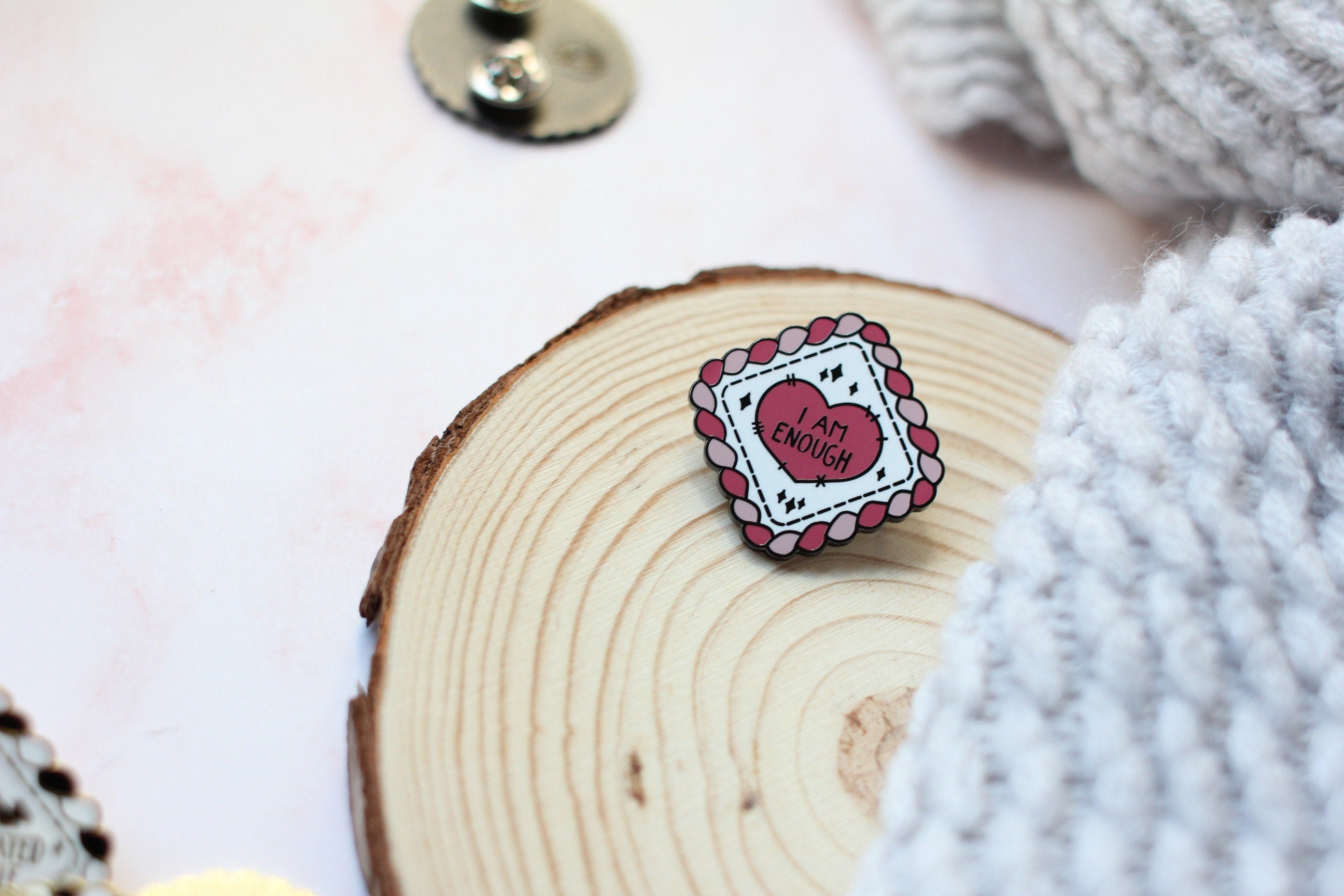 miamouz-self-care-emaille-pins-5er-set-berraschung image 3