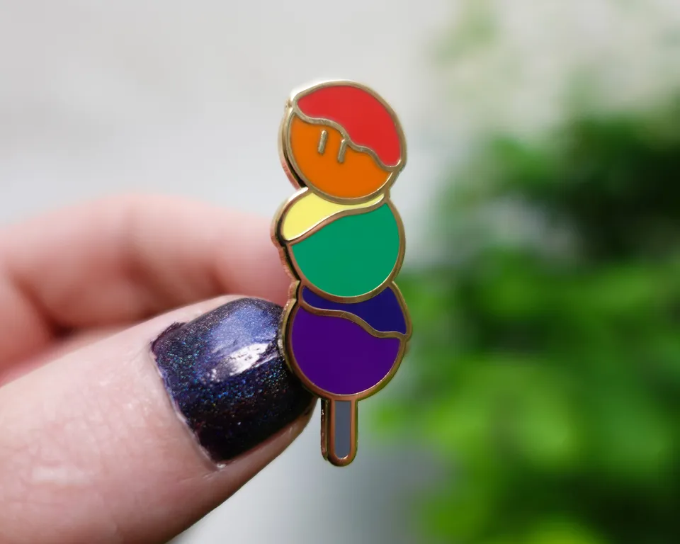 kabujiro-pride-dango-emaille-pin-gay-rainbow-40mm image 1