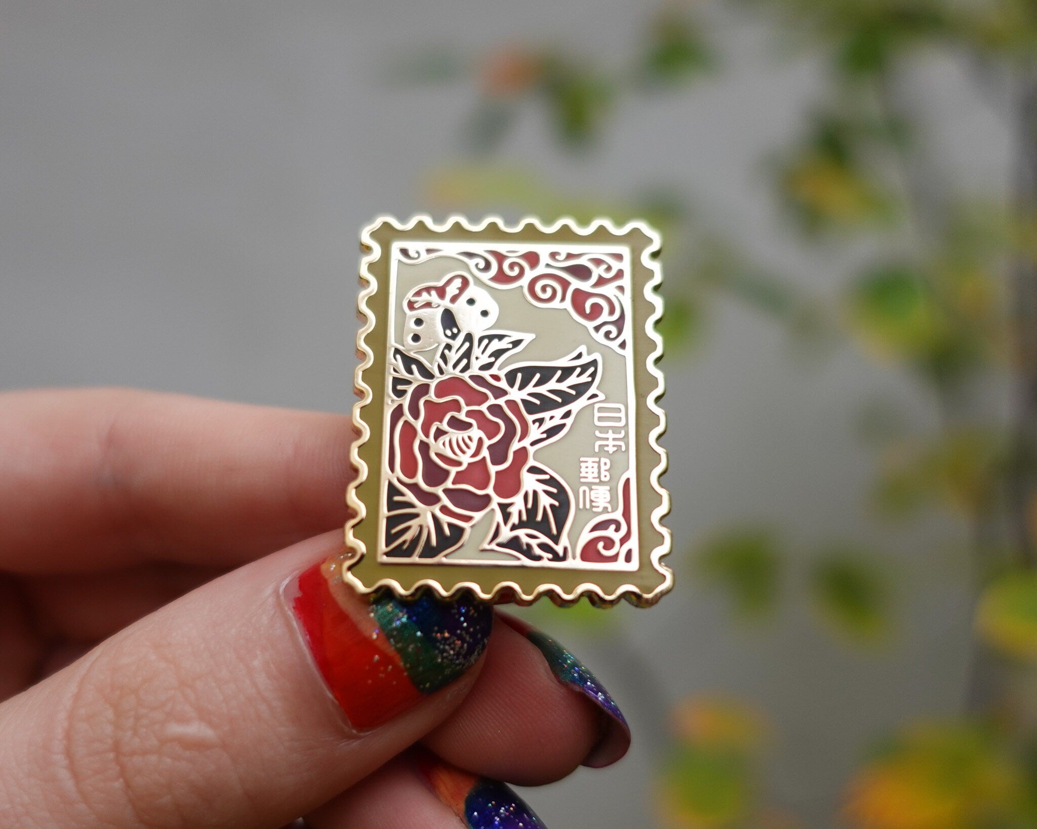 kabujiro-hanafuda-stamp-enamel-pin-butterflies-35-mm-gold image 2