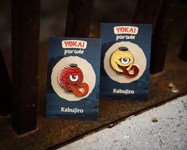 kabujiro-yokai-parade-chochin-obake-emaille-pin-rot-nachtleuchtend image 1