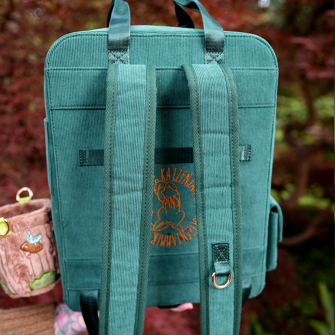 katzenjammerpins-ita-bag-rucksack-gr-n-silver-fronttasche image 5