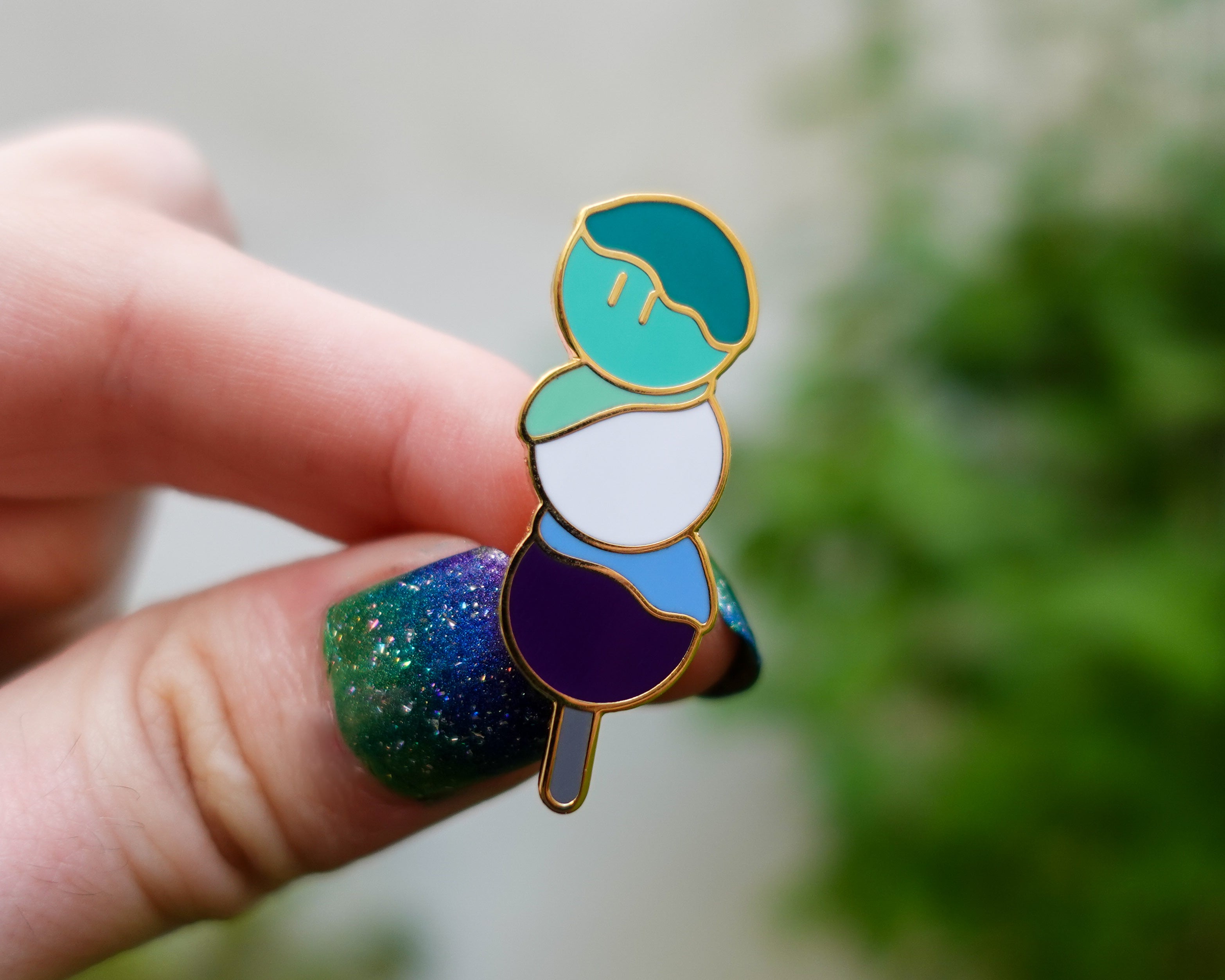 kabujiro-pride-dango-emaille-pin-mlm-40mm image 3