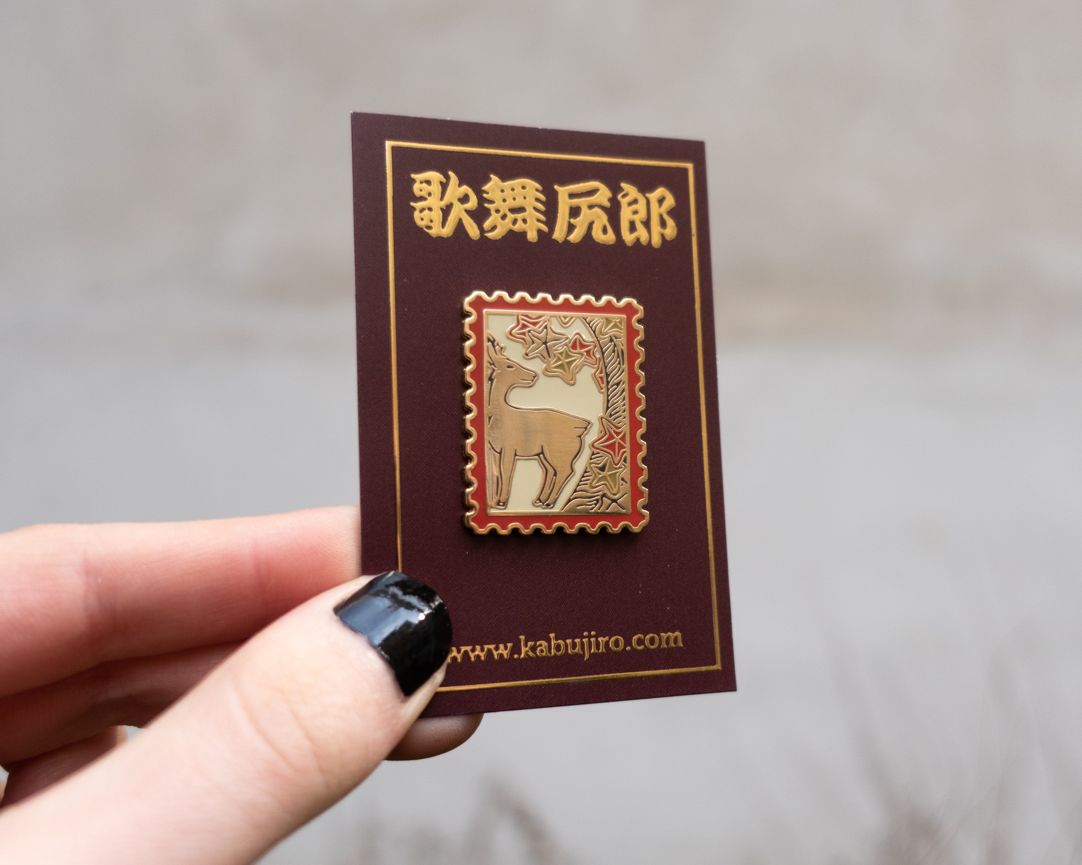 kabujiro-enamel-pins-hanafuda-stamp-dear-pin-35mm-gold image 3
