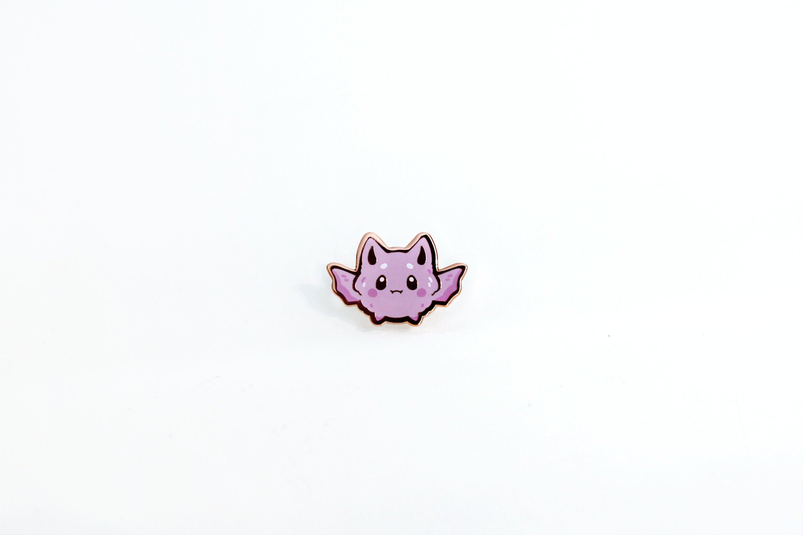 miamouz-tiny-bat-mini-emaille-pin-halloween-lila-25x18mm image 2