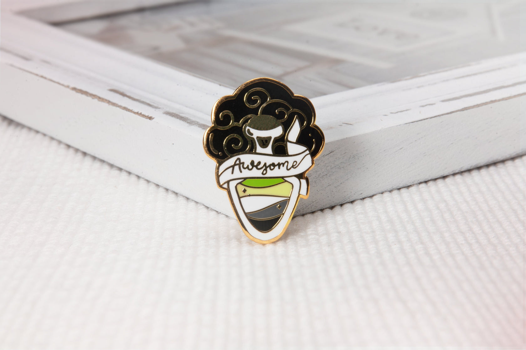 miamouz-enamel-pride-potion-aromantic-pin-normal-quality-gold image 3