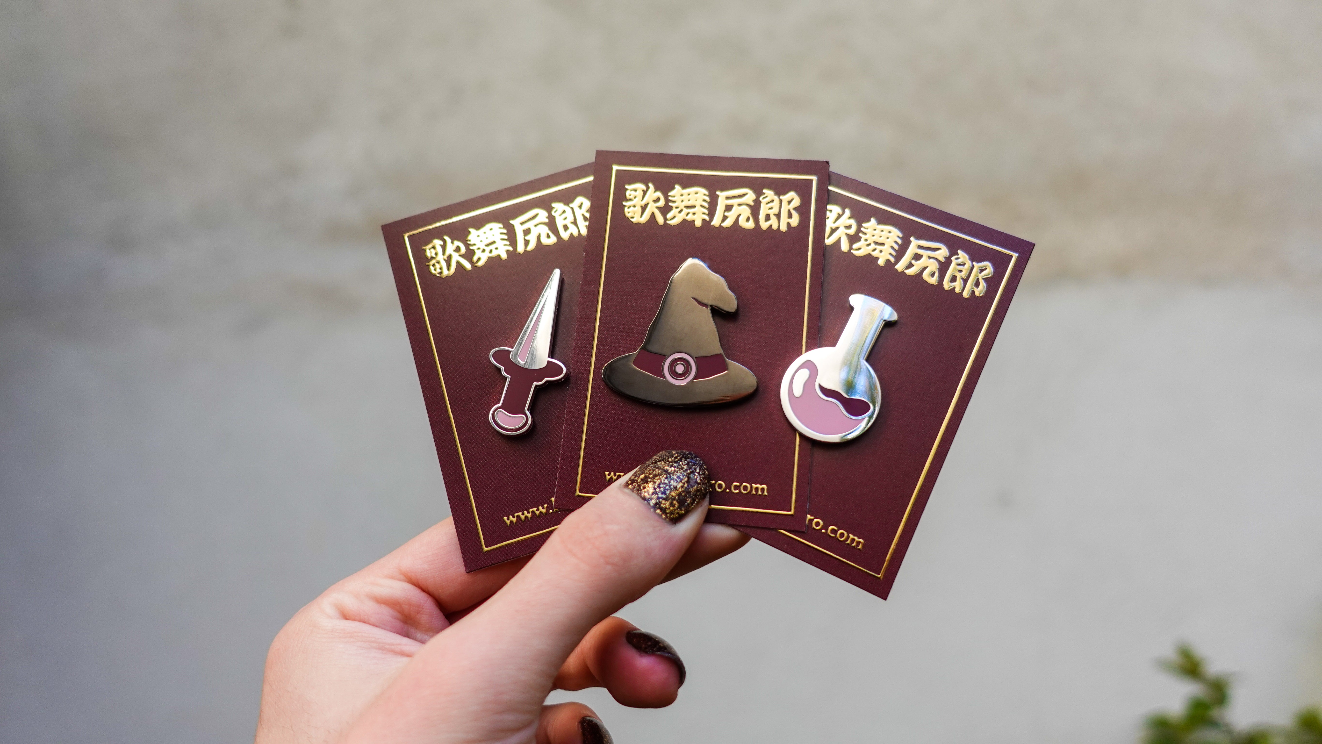 kabujiro-enamel-pins-witchy-essentials-pin-set-3x-35mm image 2