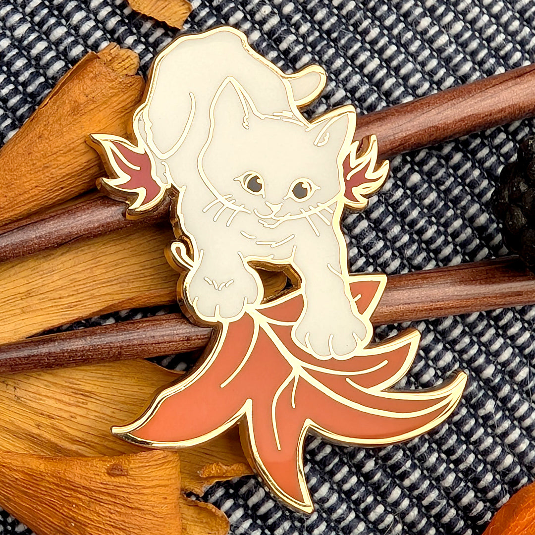 katzenjammerpins-kimchi-tortie-katze-emaille-pin-4-8cm-gold image 3