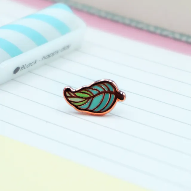 miamouz-entenfeder-emaille-pin-mini-ros-gold-normal image 1