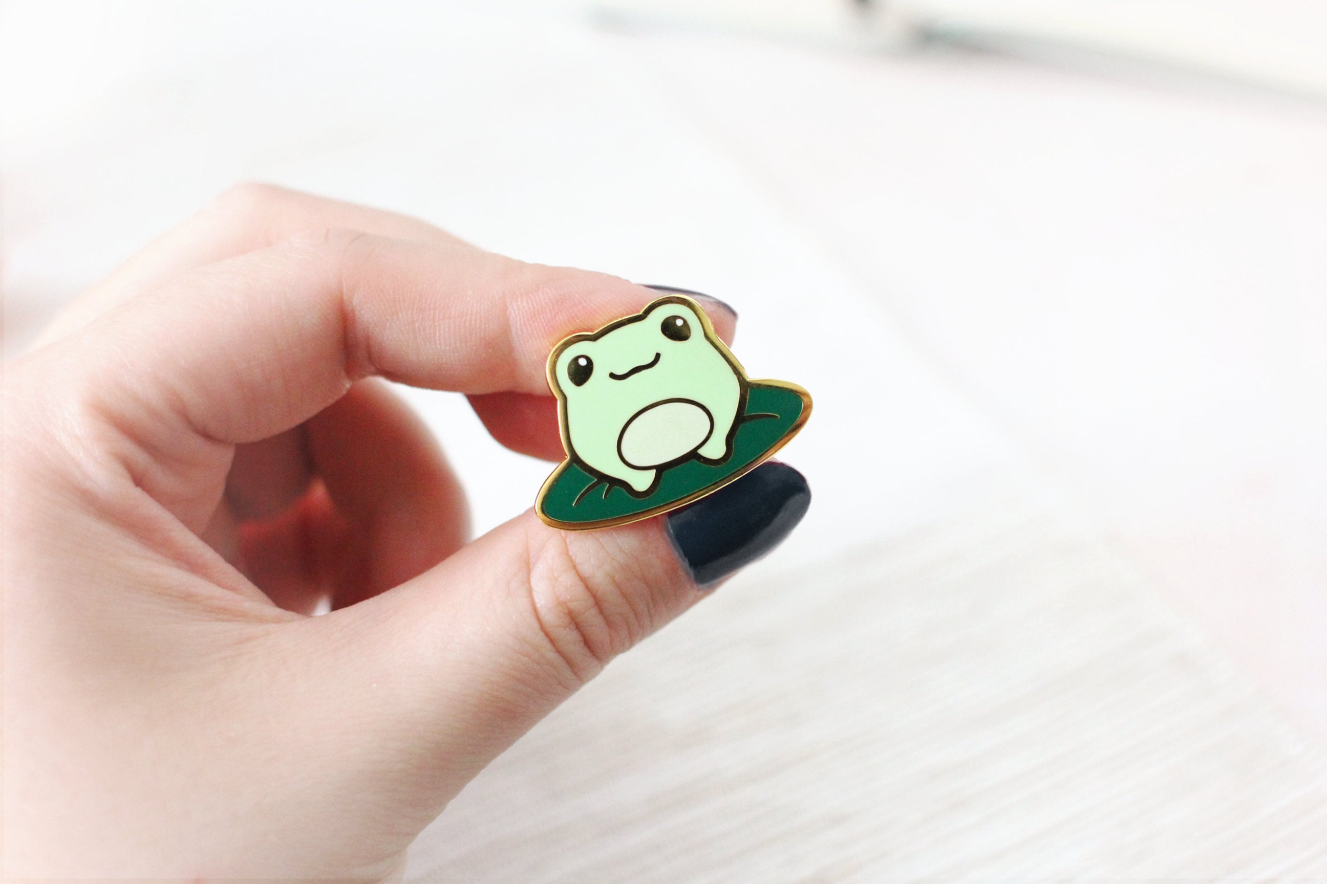 miamouz-enamel-pins-frog-on-lilypad-pin-gold-30-mm image 2