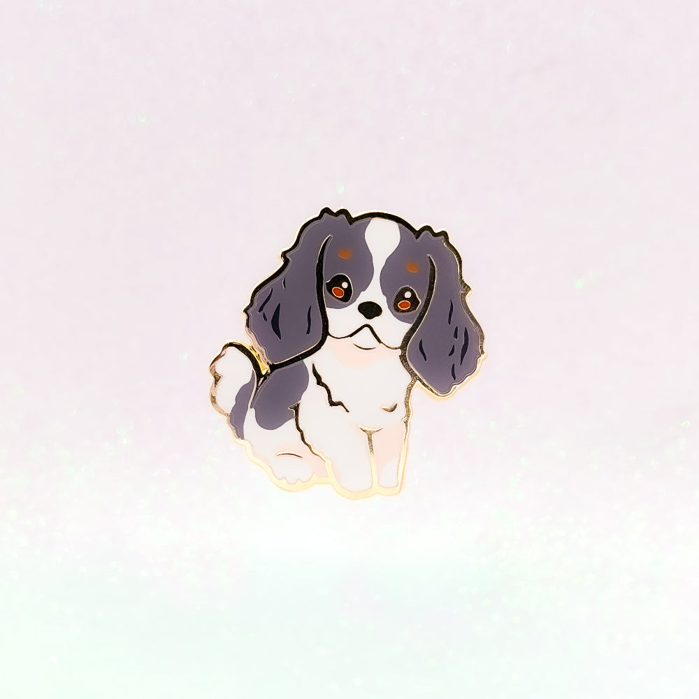 miamouz-cavalier-spaniel-emaille-pin-hund-black-tan image 1