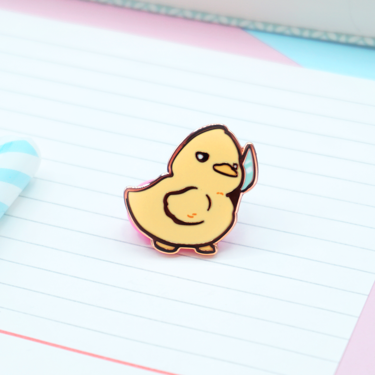 miamouz-knife-duck-enamel-pin-ente-hard-emaille-24mm image 1