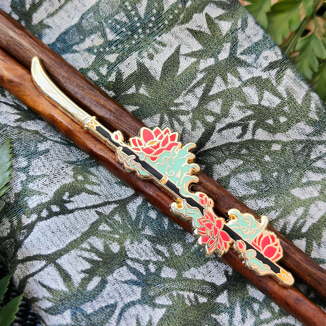 katzenjammerpins-naginata-red-lotus-email-pin-rot-lang-8-9-cm image 1