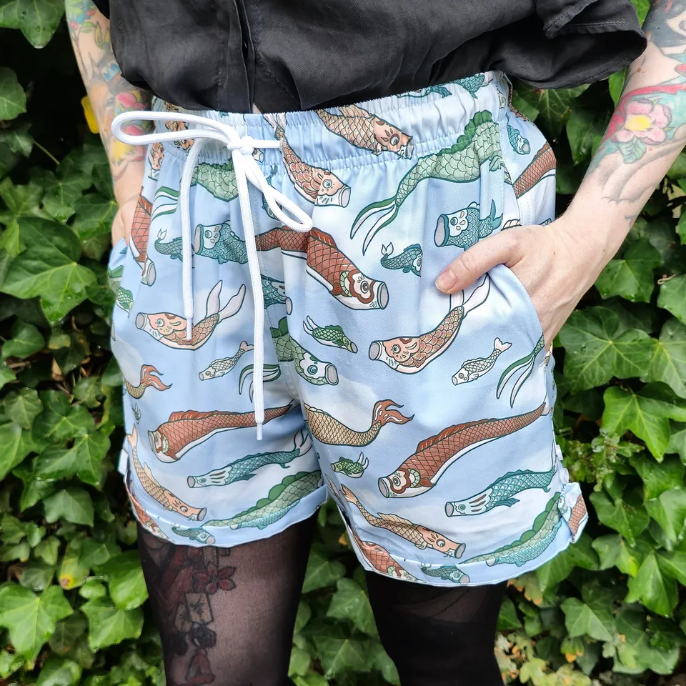 katzenjammerpins-koi-nobori-shorts-koi-karpfen-blau-baumwolle image 1