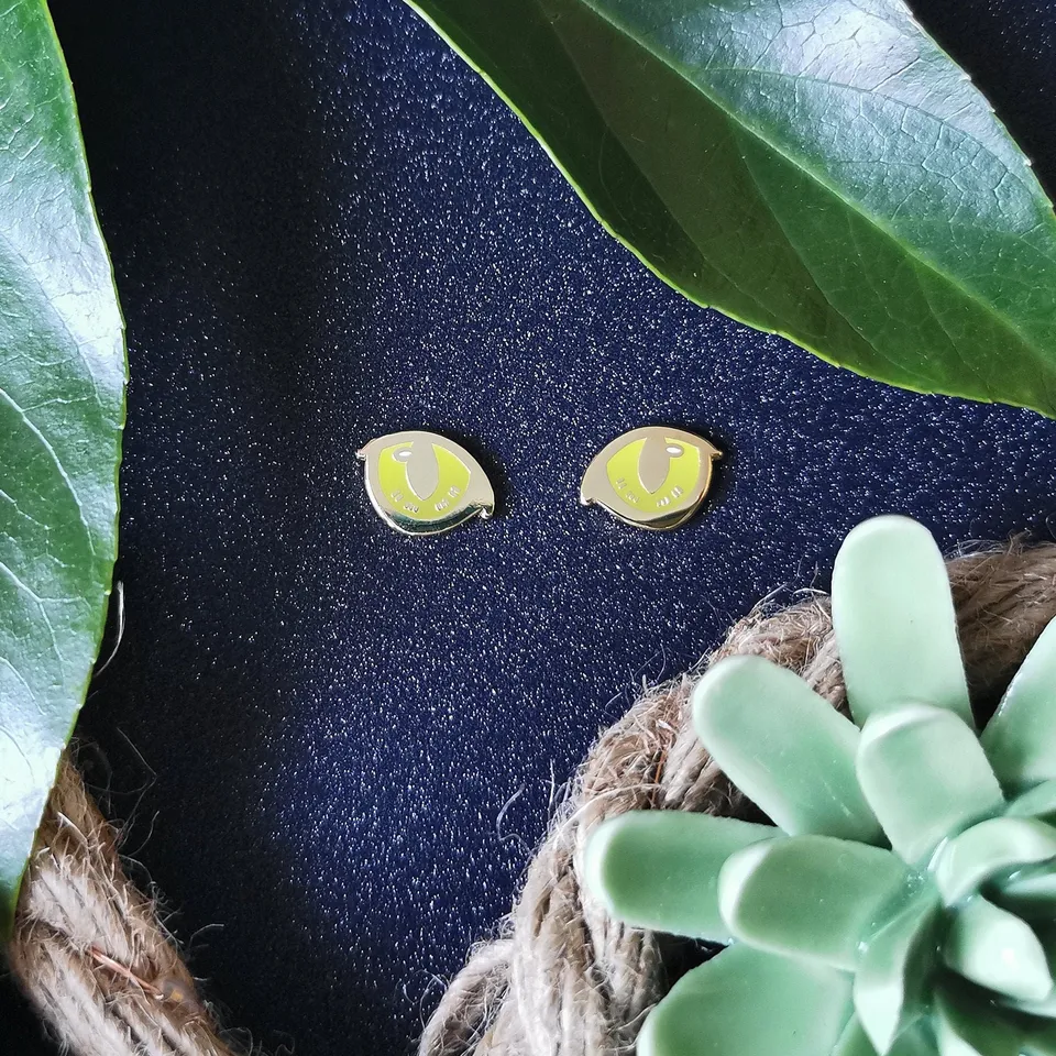 katzenjammerpins-cat-eyes-yokai-pin-anstecknadel-glow image 1