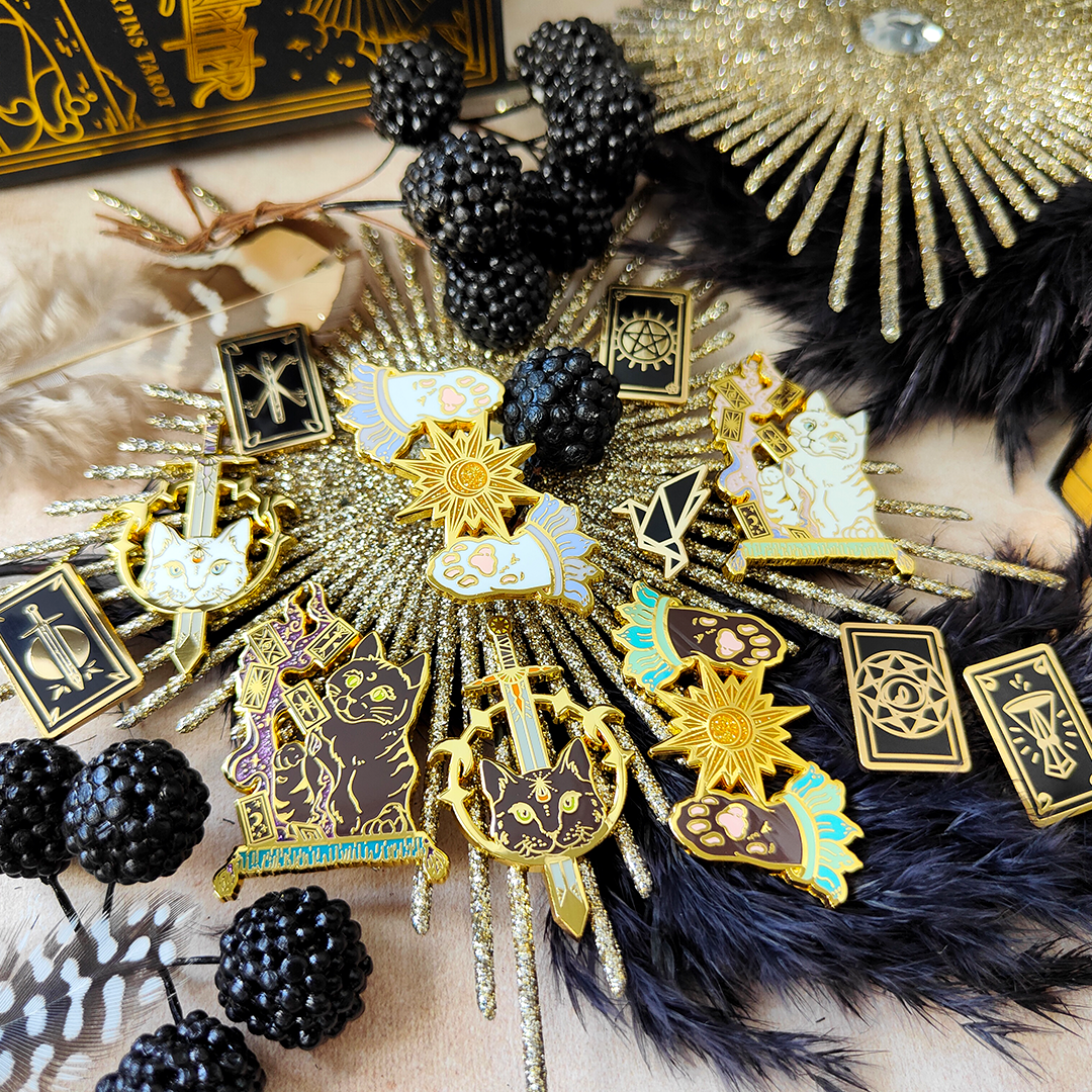 katzenjammerpins-cat-of-swords-emaille-pin-black-glitzer image 4