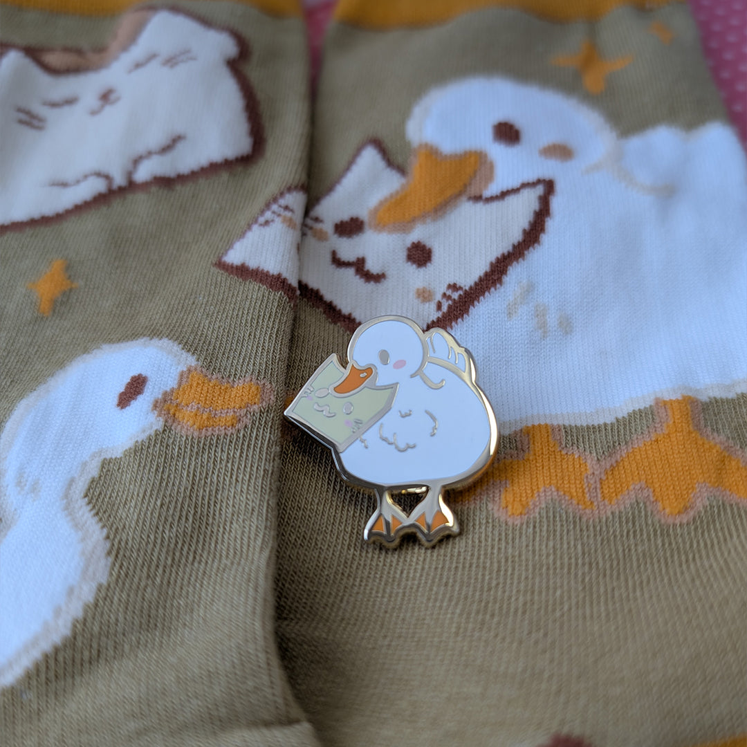 katzenjammerpins-duck-hard-enamel-pin-gold-2-8cm image 4