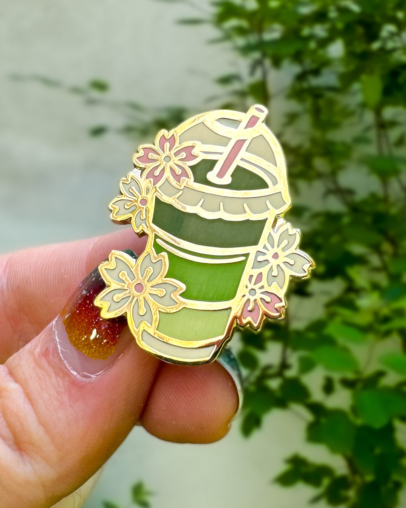 kabujiro-matcha-latte-emaille-pin-35mm-gold image 1