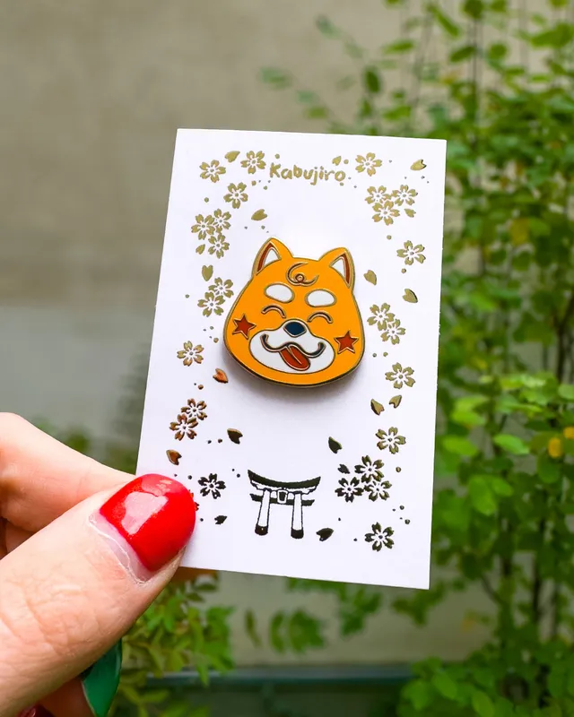 kabujiro-shiba-inu-emaille-pin-hund-gold-28mm image 1