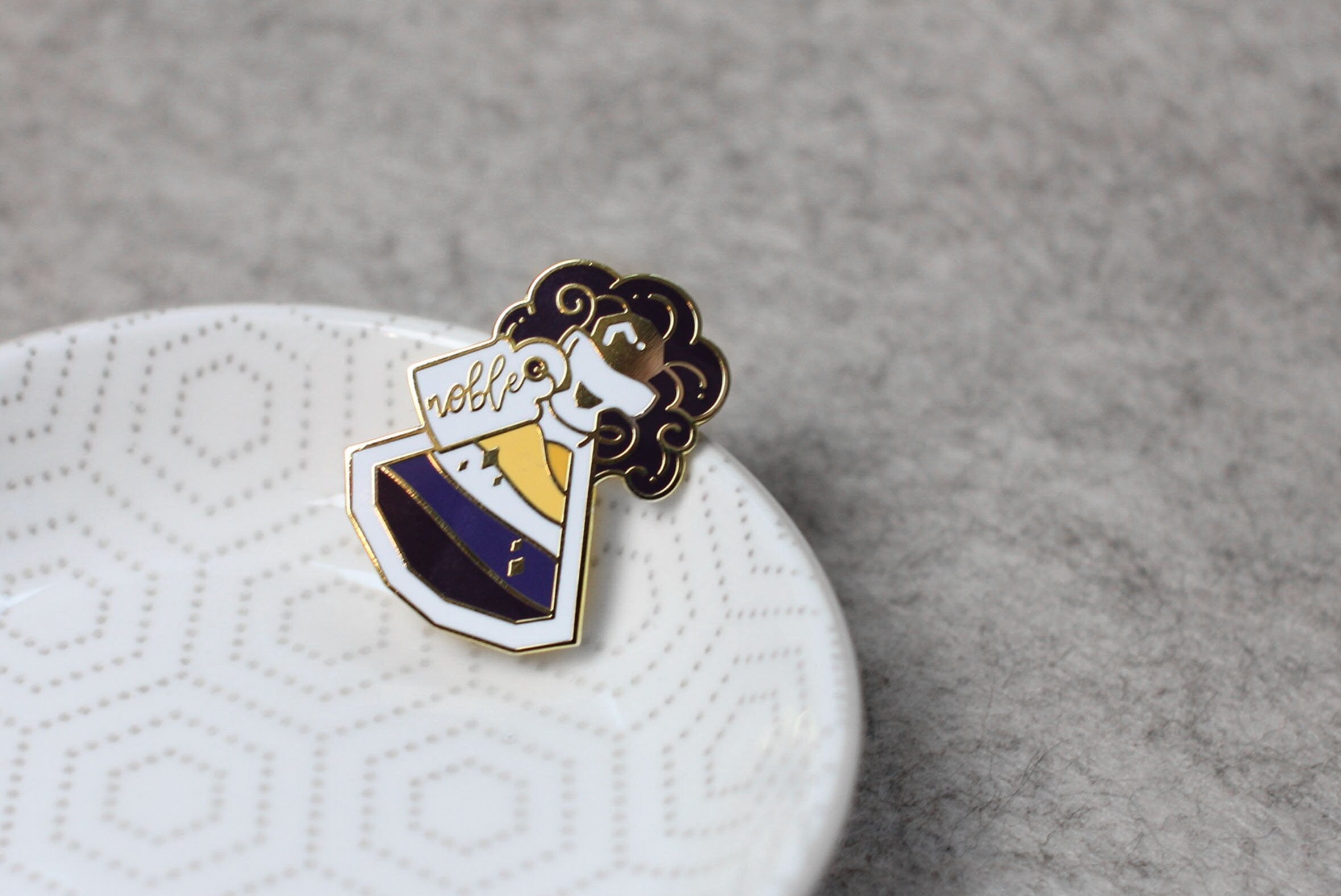 miamouz-pride-potion-nonbinary-flag-enamel-pin-gold-26mm image 4