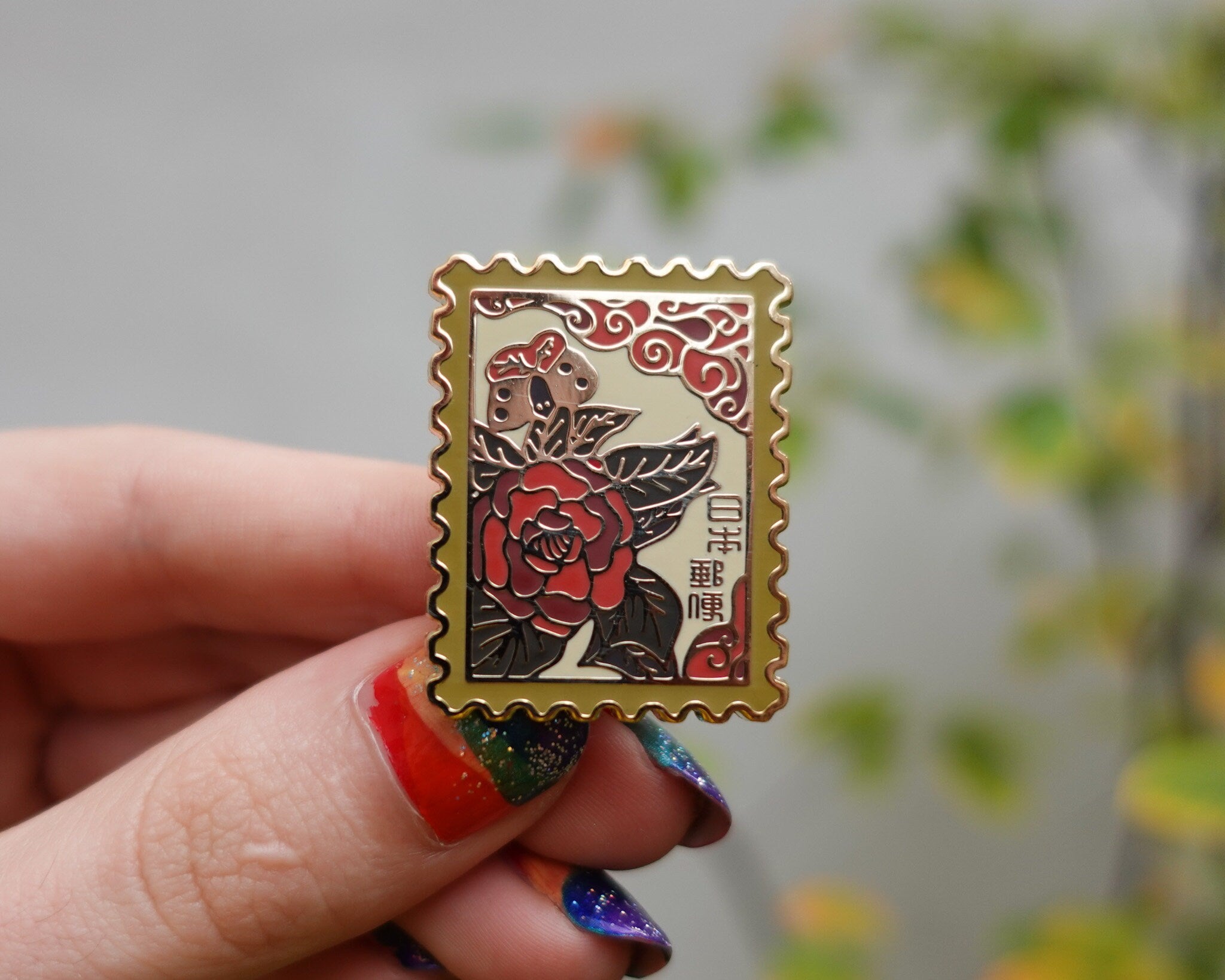 kabujiro-hanafuda-stamp-enamel-pin-butterflies-35-mm-gold image 3