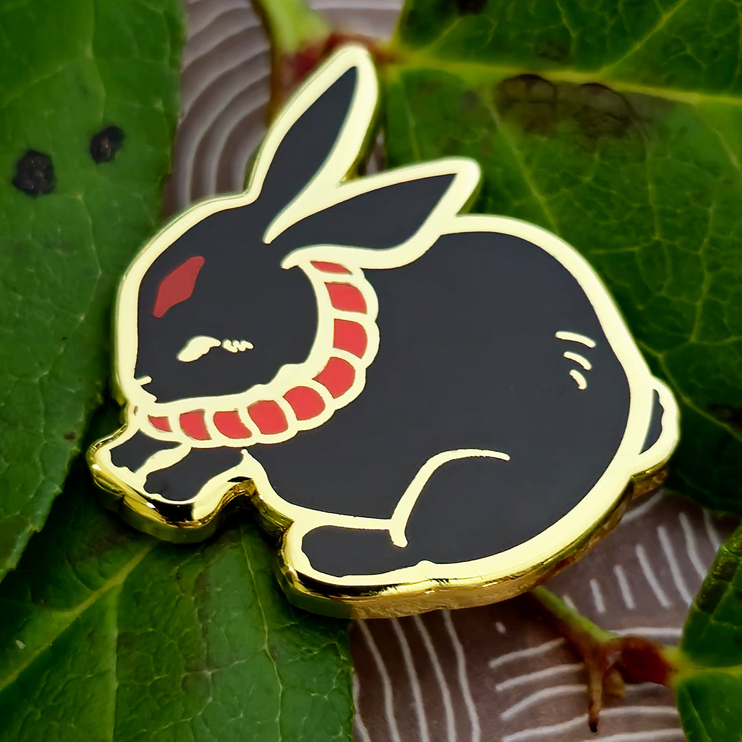 katzenjammerpins-bunny-emaille-pin-schwarz-gold-2-9-cm image 2