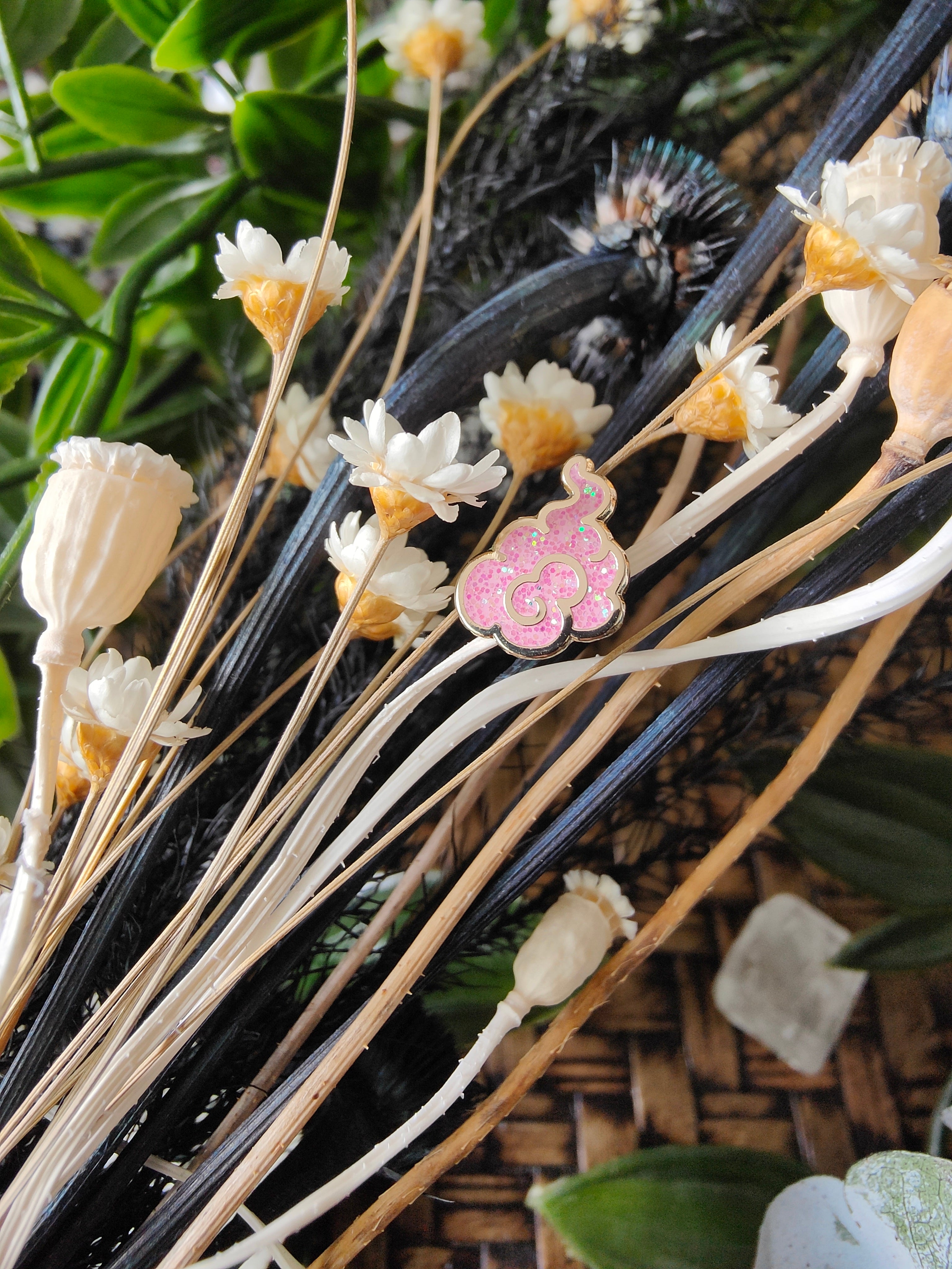 katzenjammerpins-sinful-seven-cloud-minipin-emaille-pin-day image 7