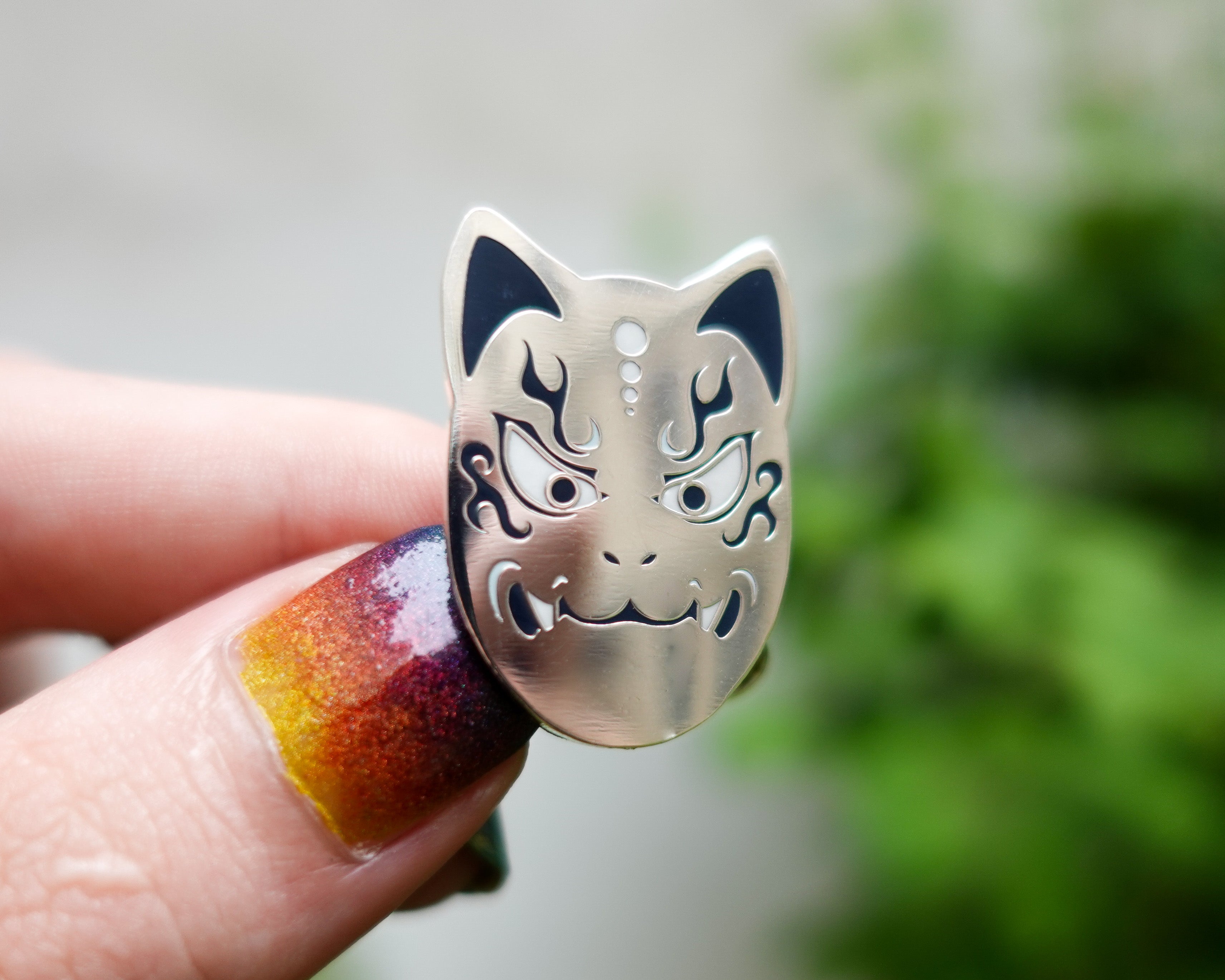 kabujiro-kitsune-mask-emaille-pin-gold-30-mm image 5