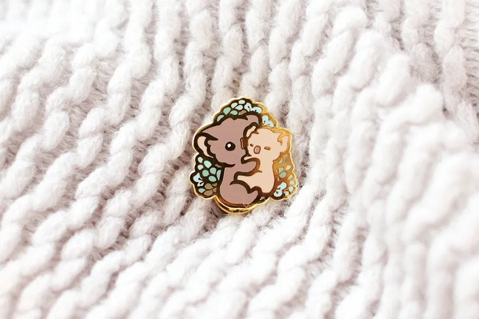 miamouz-koala-mama-mit-kind-emaille-pin-normale-qualit-t-gold image 1