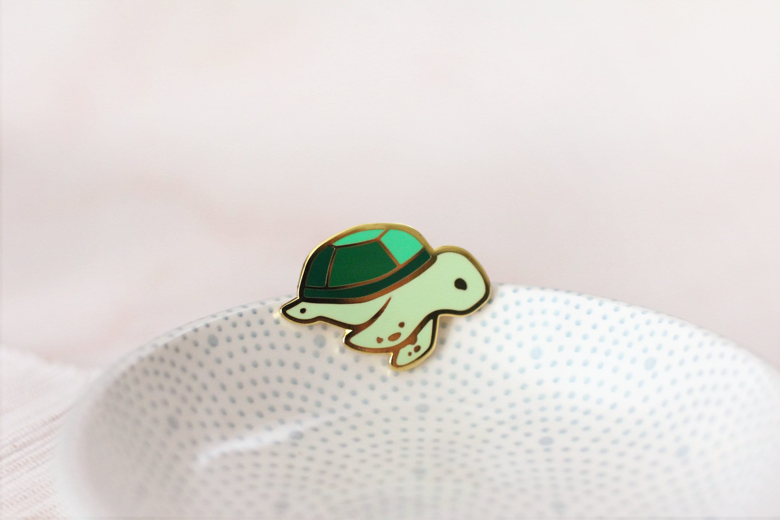 miamouz-enamel-pins-river-turtle-emaille-pin-gold-29mm image 2