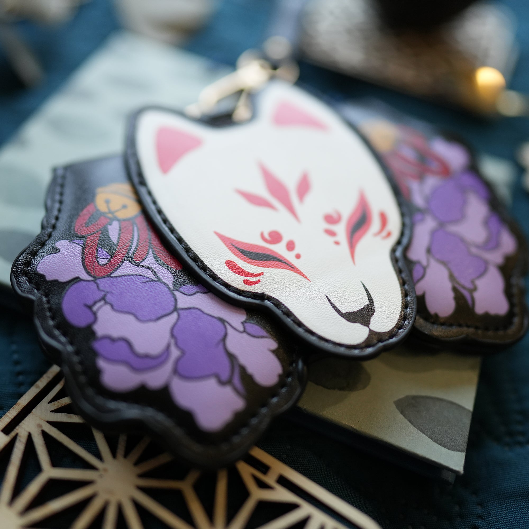 katzenjammerpins-kitsune-black-brillenhalter-schwarz-sicherheitsband image 3