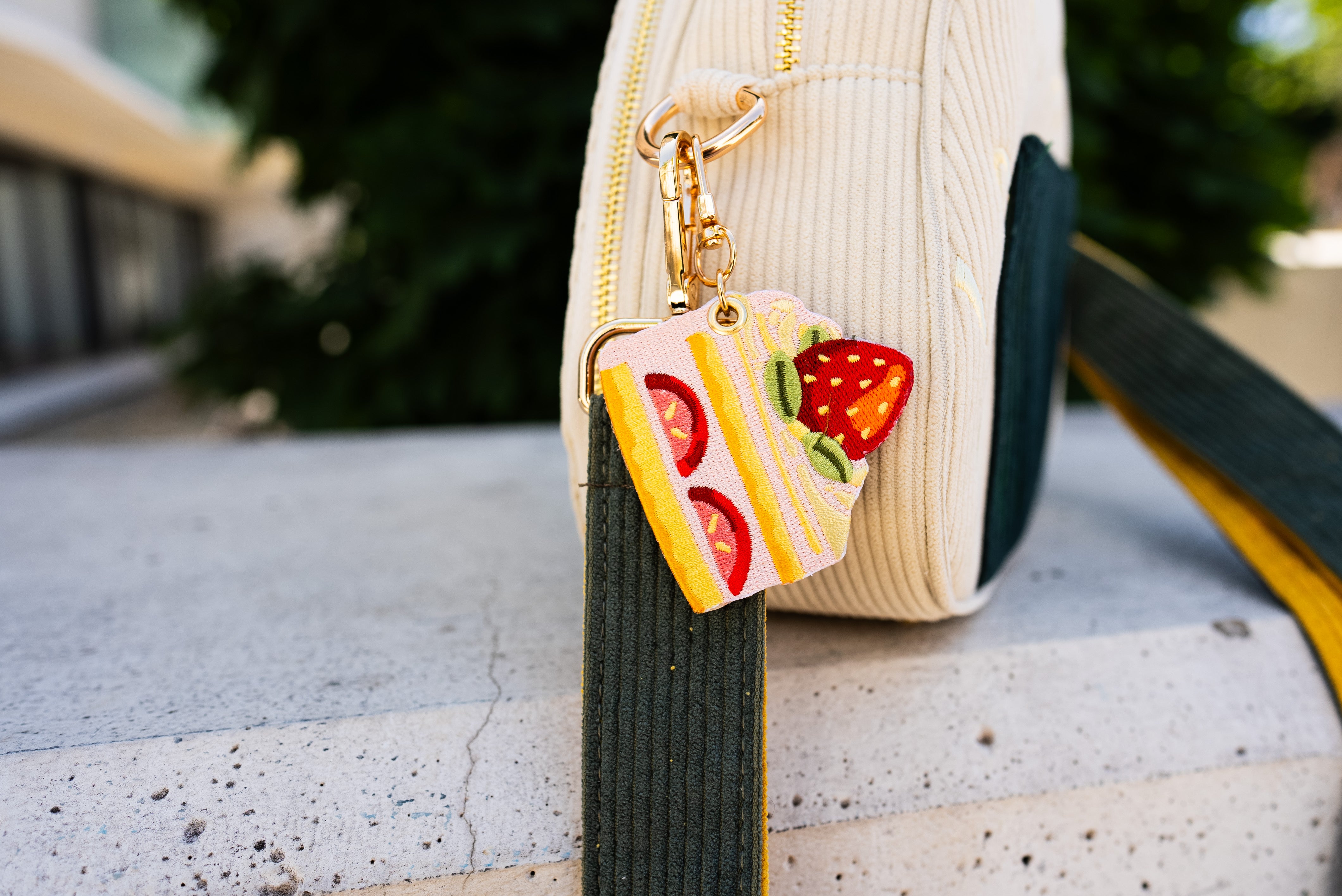 kabujiro-strawberry-cake-stick-charm-anh-nger image 2
