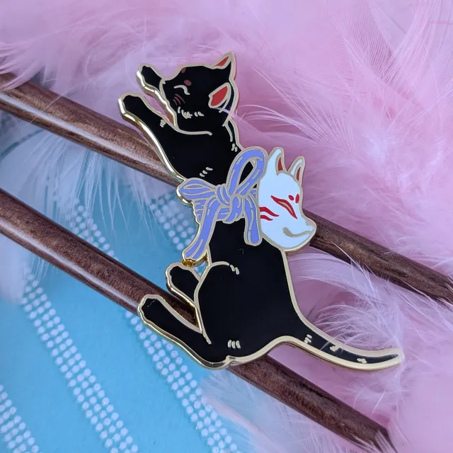 katzenjammerpins-kitsune-mystery-long-cats-emaille-pin image 1