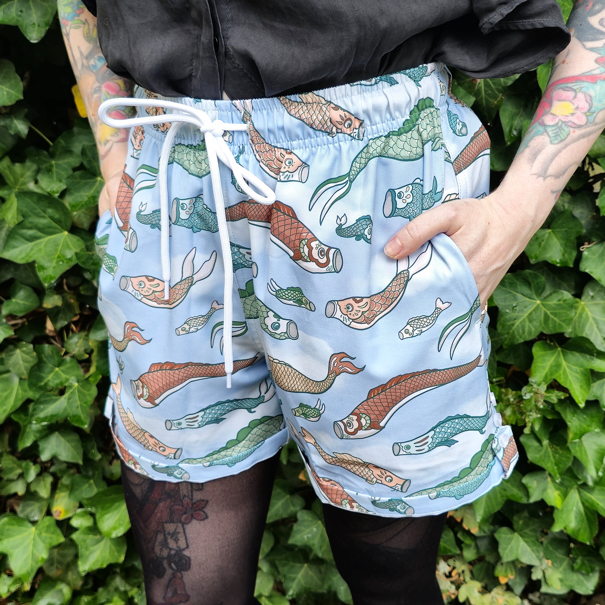 katzenjammerpins-koi-nobori-shorts-koi-karpfen-blau-baumwolle image 1