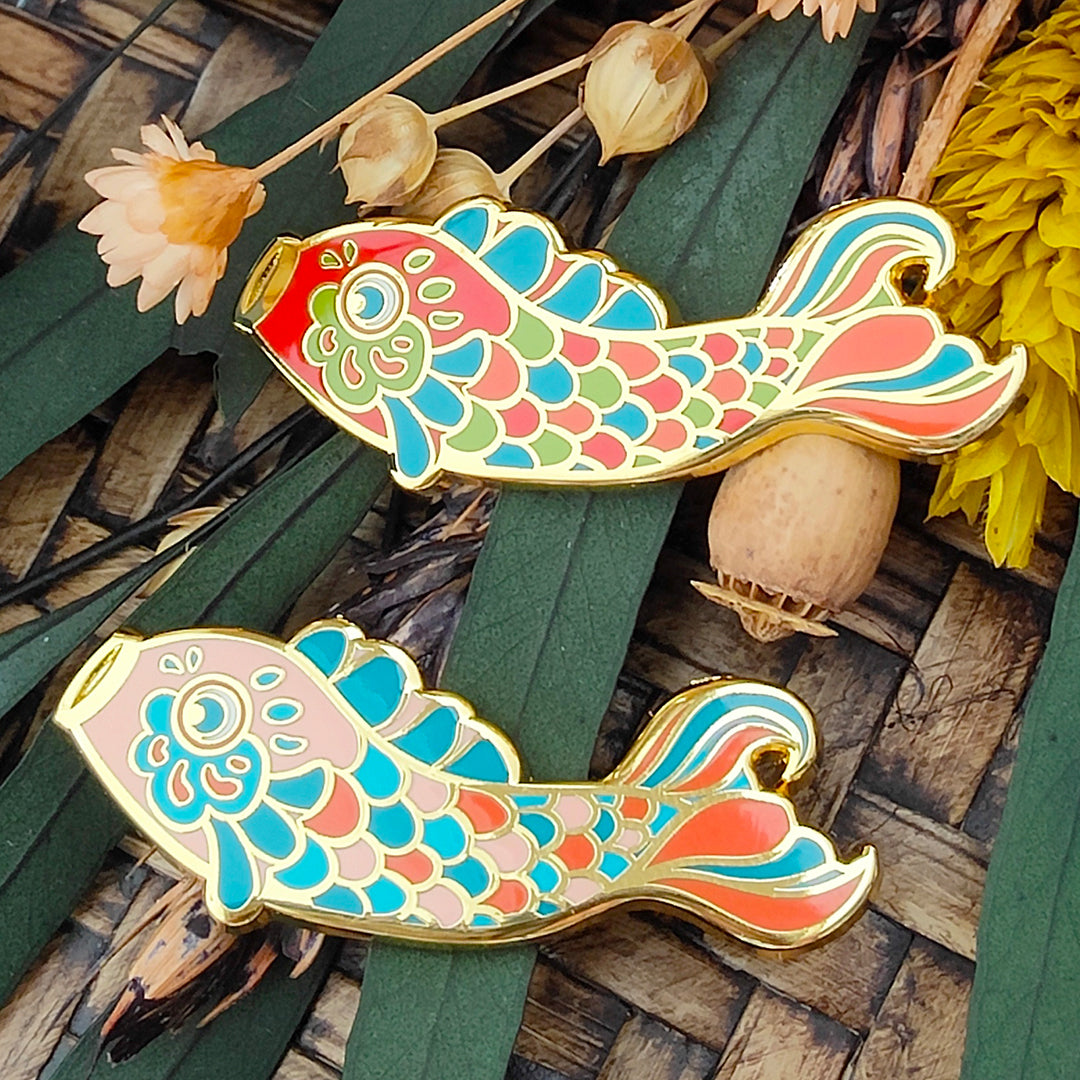 katzenjammerpins-koi-nobori-charm-emaille-pin-rot-standard image 4