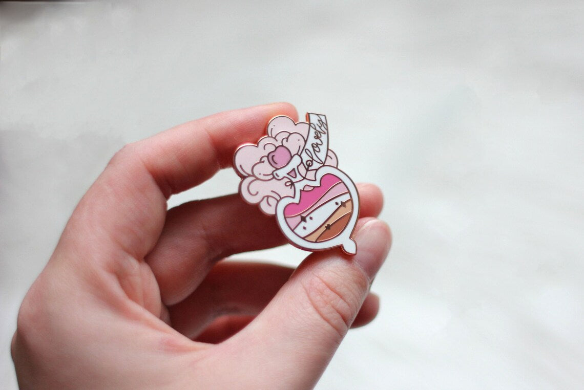 miamouz-pride-potion-emaille-pin-lesbian-flag-30x38mm image 3