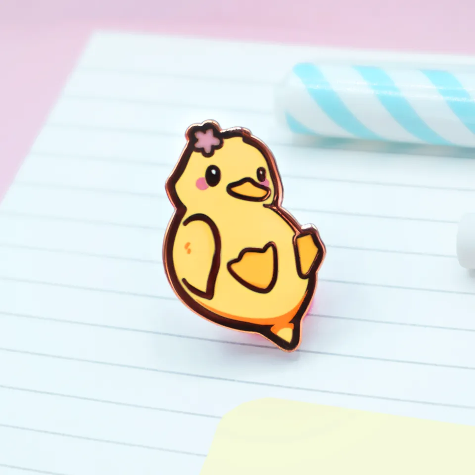 miamouz-enamel-pins-ente-mit-blume-pin-normal-quality-gelb image 1