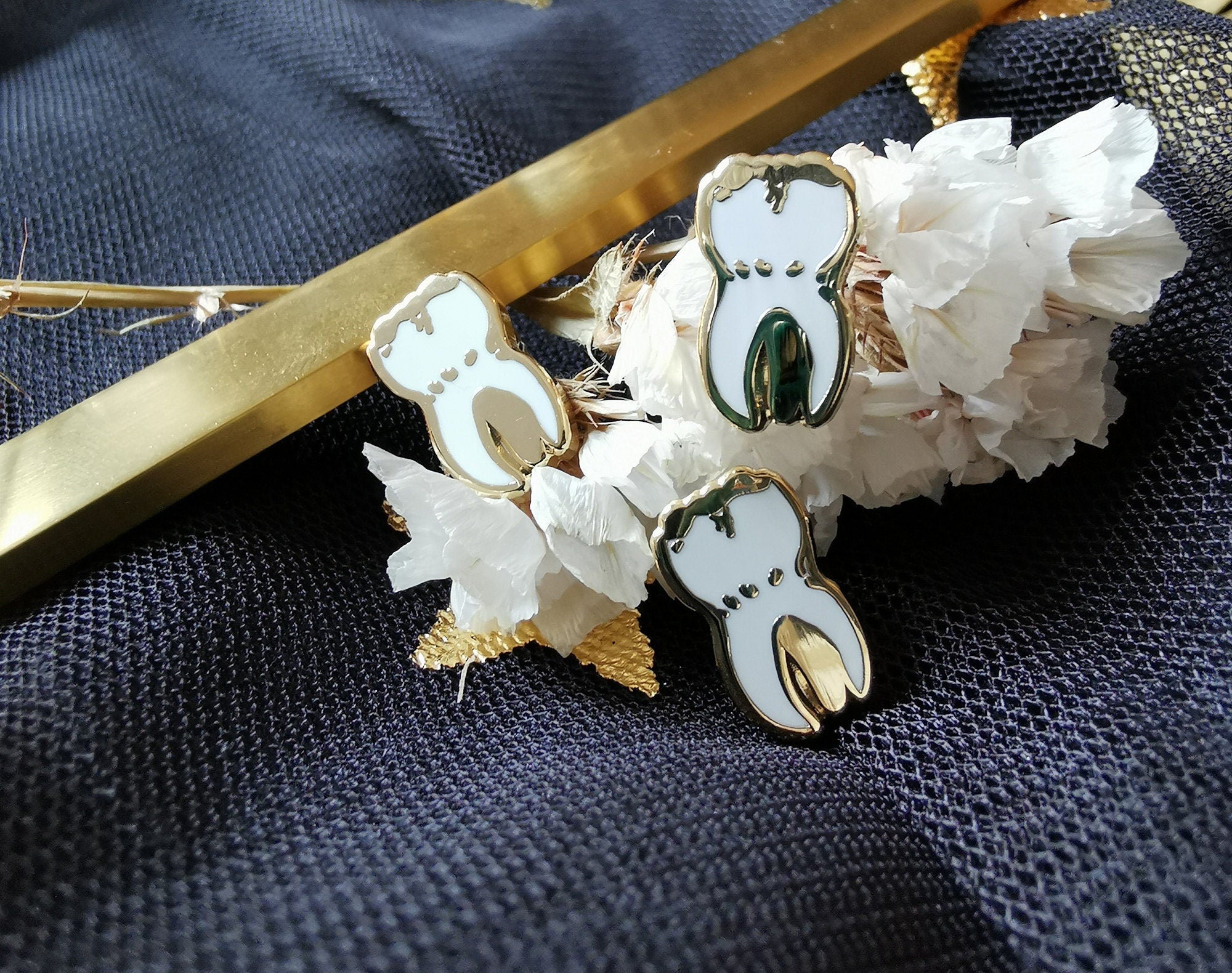 katzenjammerpins-tooth-white-mp241-17-mini-pin-gold-1-zahn image 4
