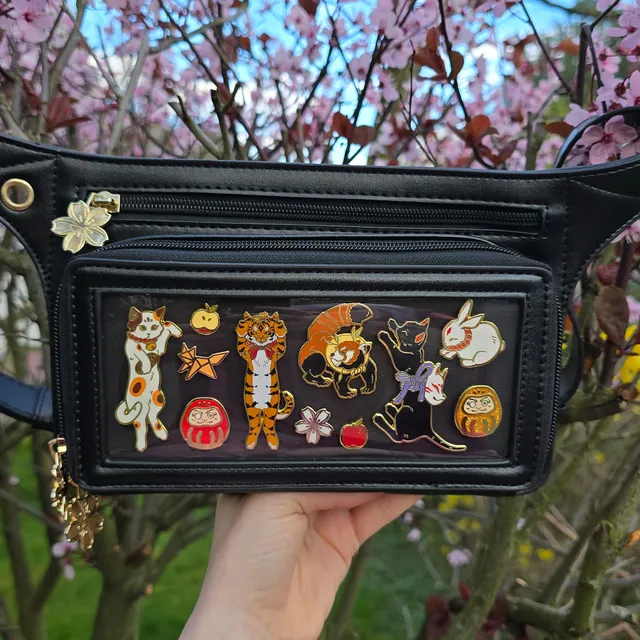 katzenjammerpins-ita-bag-bauchtasche-schwarz-gold-fenster image 1