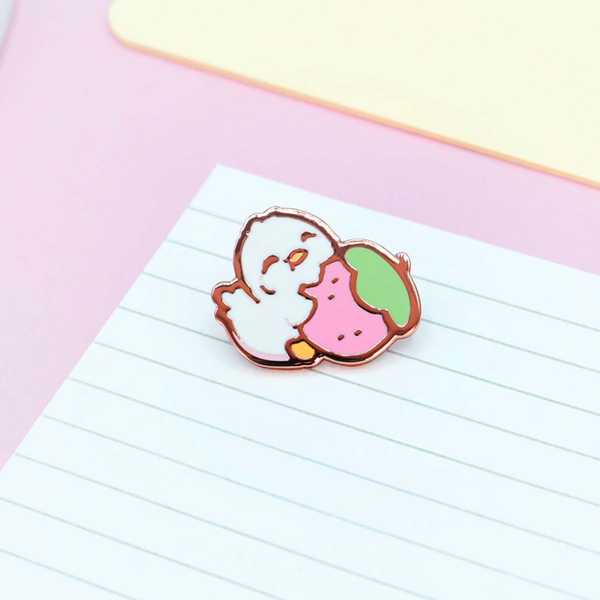 miamouz-enamel-pins-munching-duck-pin-hartemaille-ente image 1