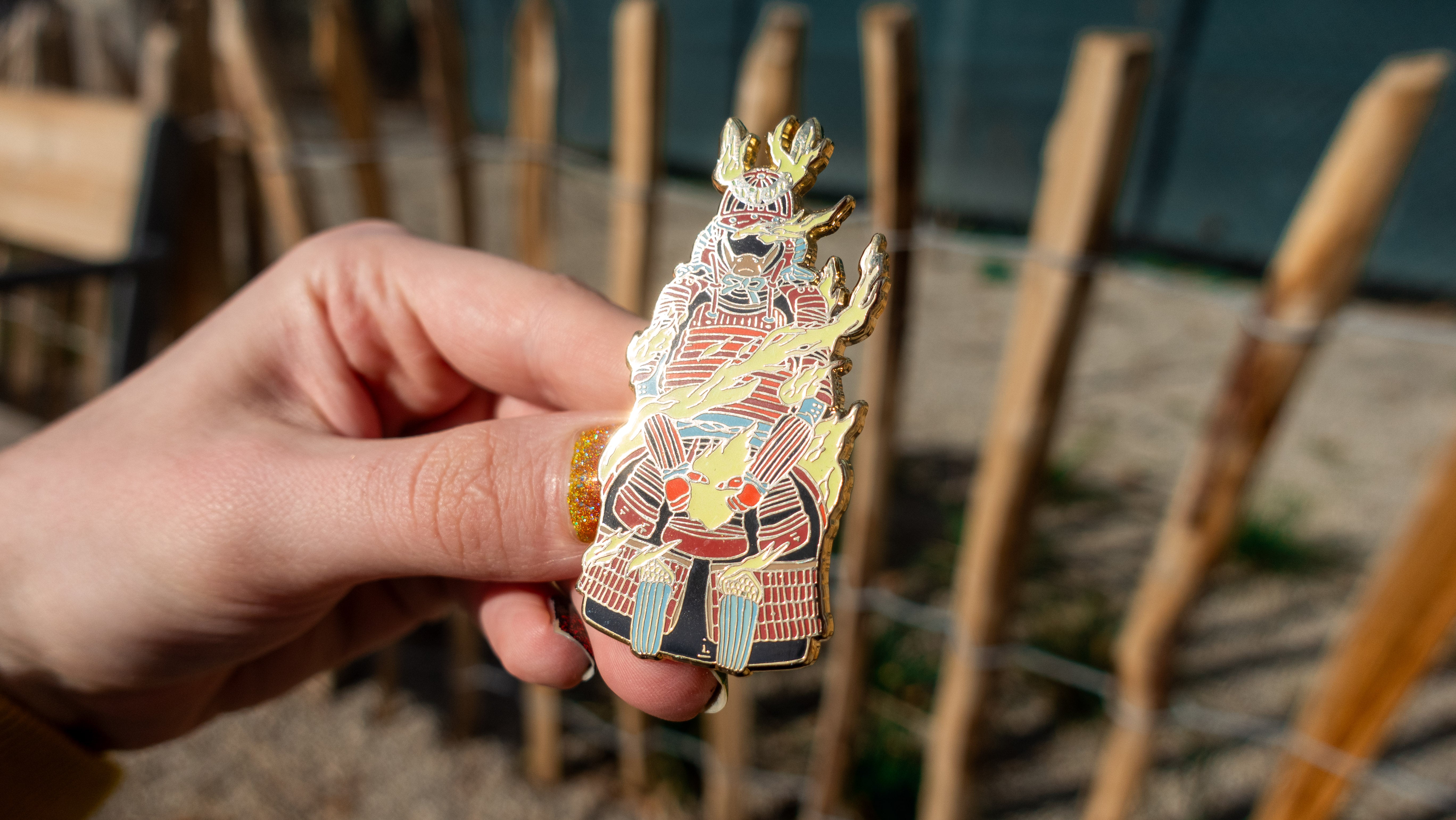 kabujiro-shrine-samurai-armour-emaille-pin-65mm-glow image 1