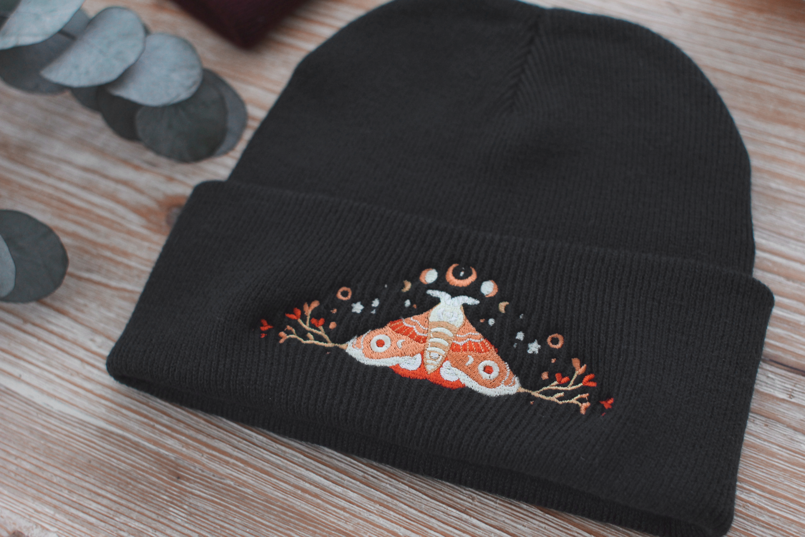 miamouz-beanies-moon-moth-beanie-schwarz-stickerei image 2