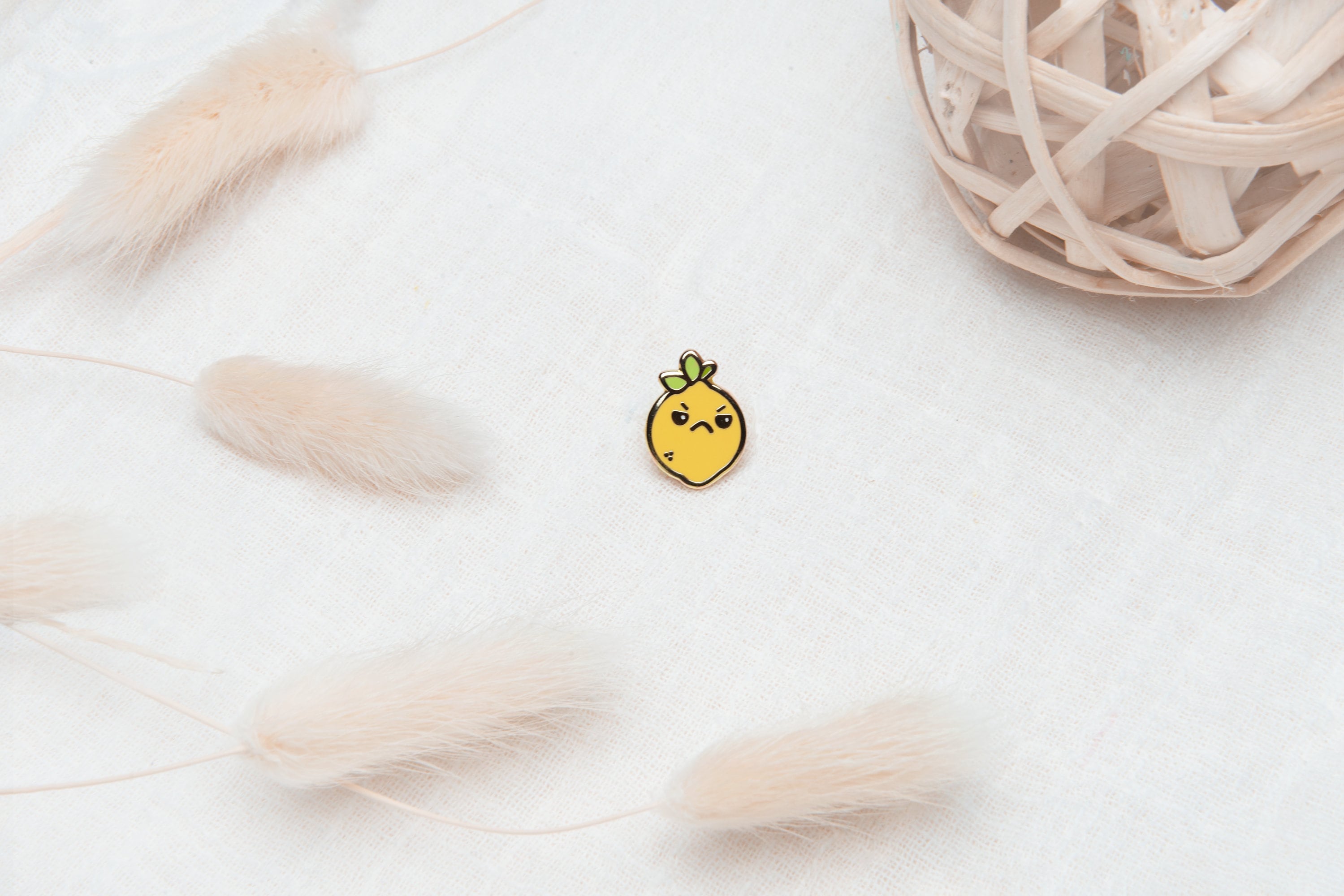 miamouz-bitter-lemon-mini-emaille-pin-zitrone-14x16 image 2