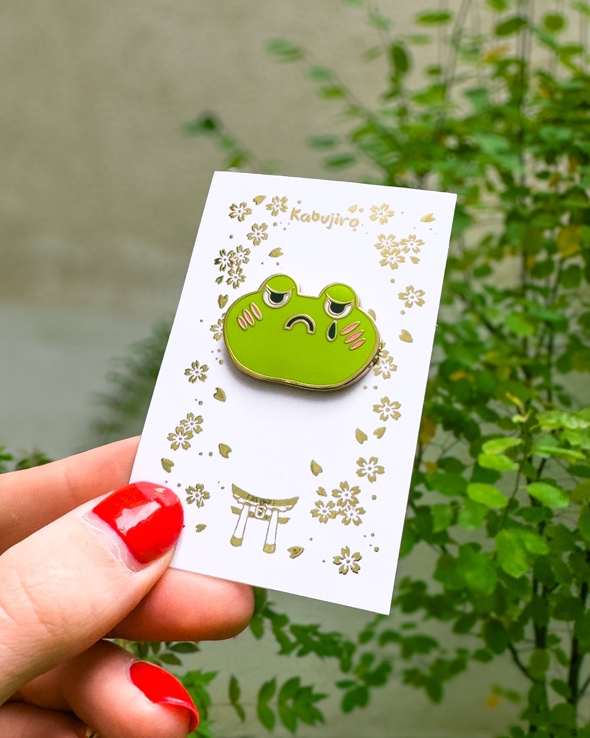kabujiro-sad-frog-animal-kingdom-enamel-pin-23-mm-gold image 2