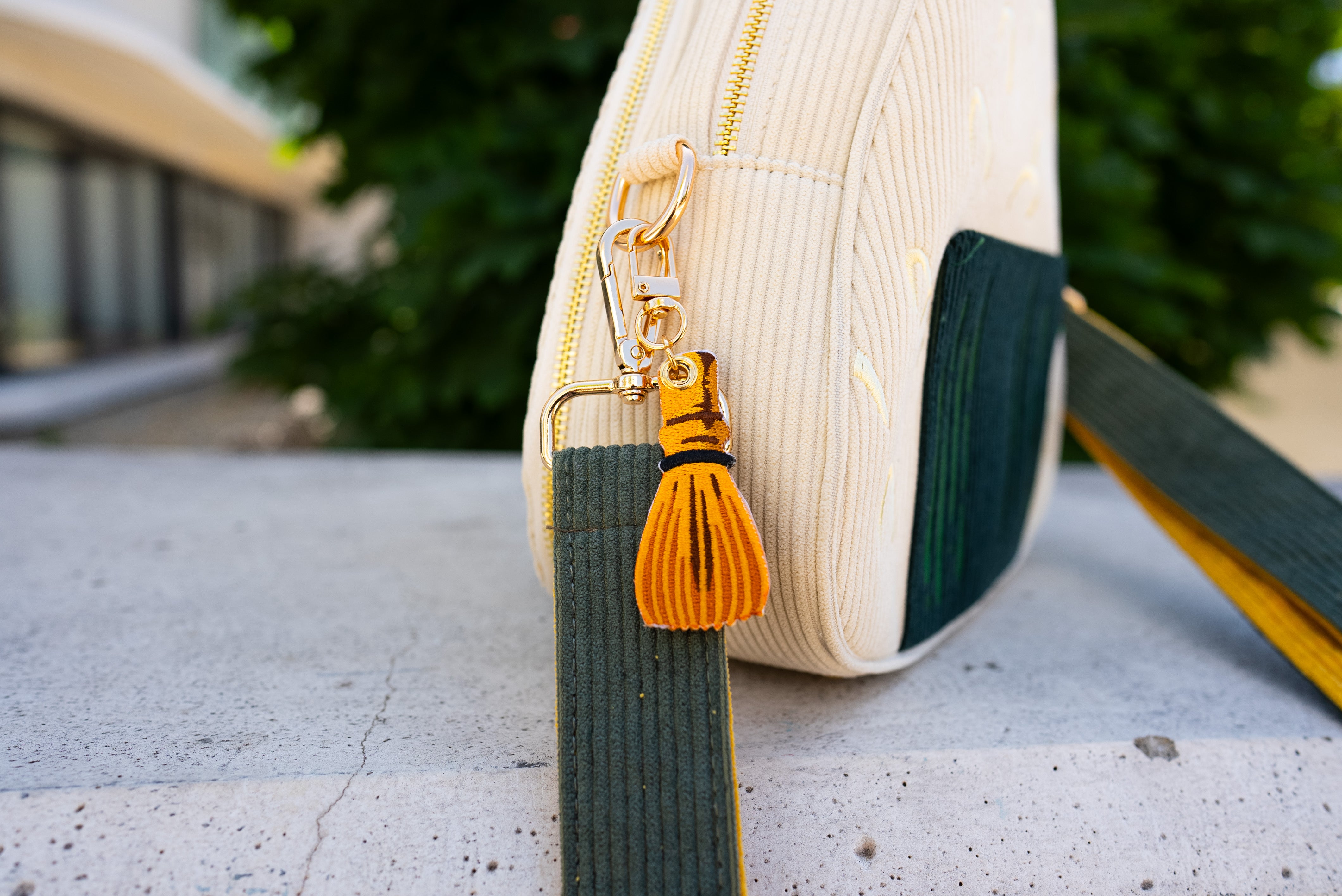 kabujiro-charms-matcha-whisk-schl-sselanh-nger-bestickt-gold image 2