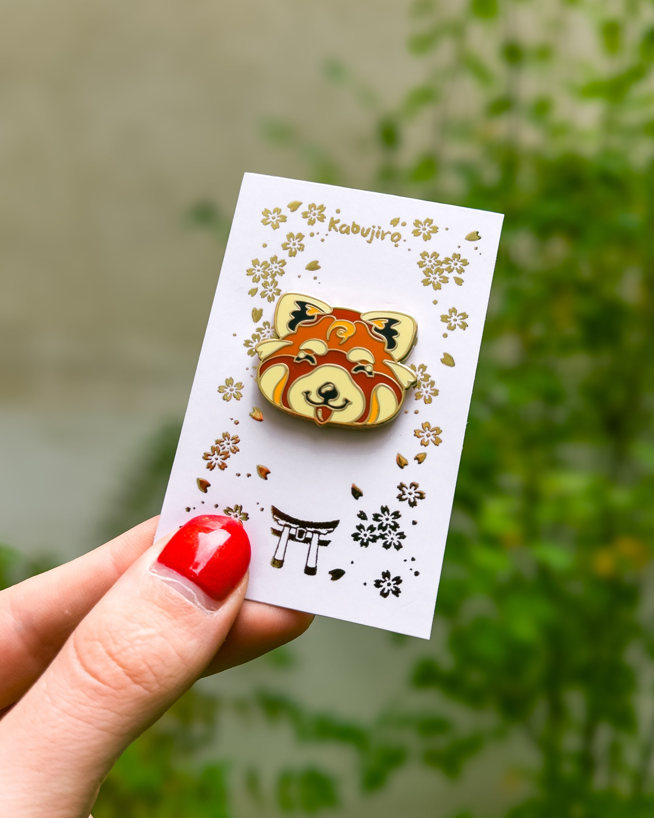 kabujiro-enamel-pins-red-panda-emaille-pin-gold-26mm image 2